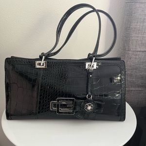 Guess handbag carried once. No smoke